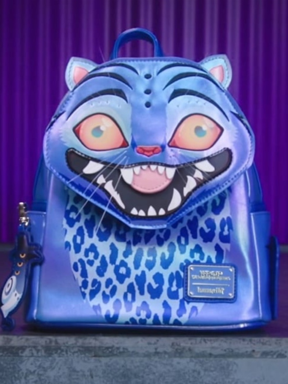 Exclusive Loungefly KPop Demon Hunters Derpy Light Up Glow Mini Backpack & Pins - Picture 13 of 16